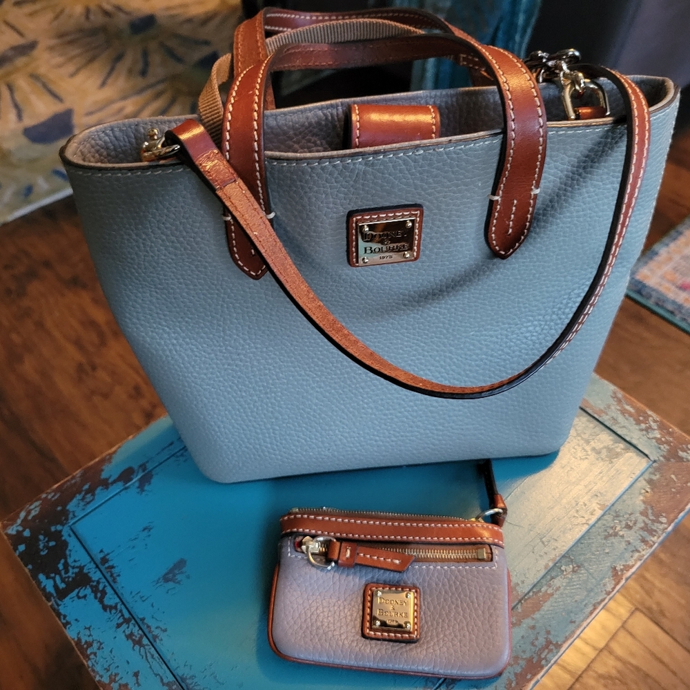 Dooney & Bourke